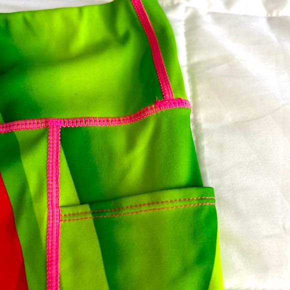 FREE TOP/ COOLOMG LEGGINGS - Picture 4 of 6